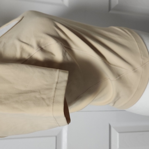 Lululemon Align Tee in Prosecco - Picture 7 of 8